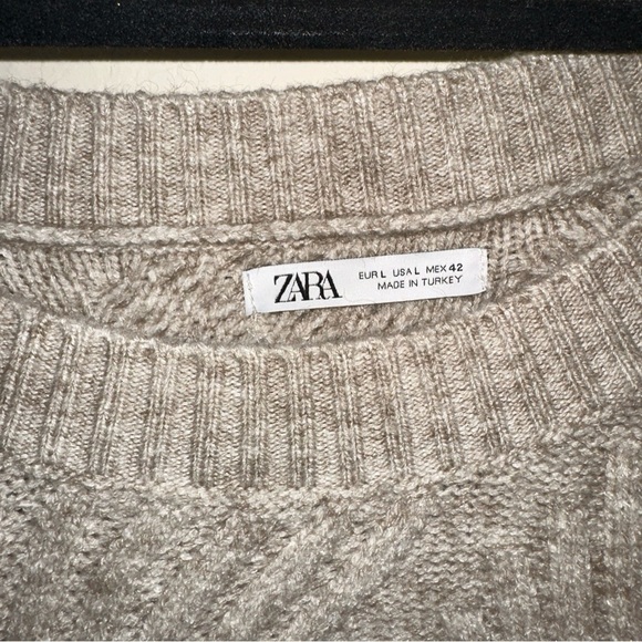 New without tag Zara ribbed patterned sweater. - Picture 4 of 5